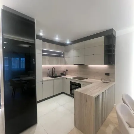 Apartment Lujo Art & Joy Novi Sad