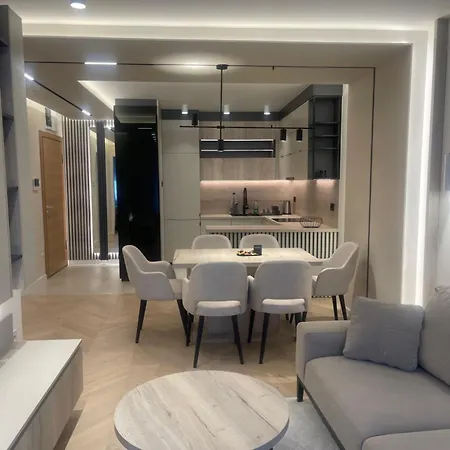 Apartment Lujo Art & Joy Novi Sad